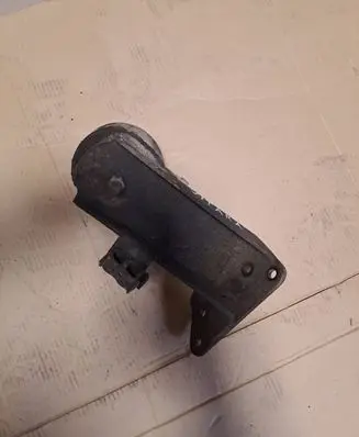Suzuki Grand Vitara I Engine mount bracket