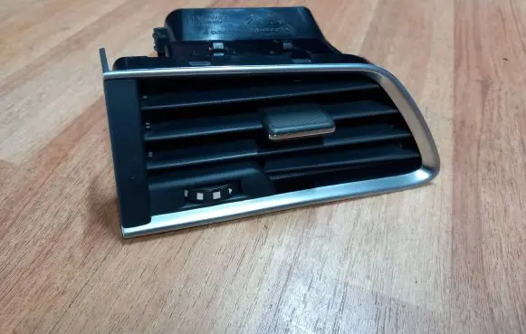 Peugeot 508 Dash center air vent grill 9686457377 A1010107