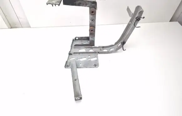 Audi A8 S8 D2 4D Fender mounting bracket 4D0821138R