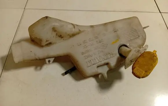 Renault Scenic I Windshield washer fluid reservoir/tank 7700843902C