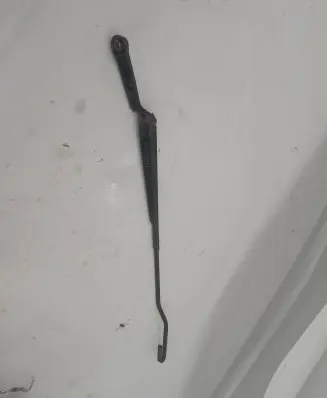 Skoda Octavia Mk1 (1U) Front wiper blade arm 1u1955409