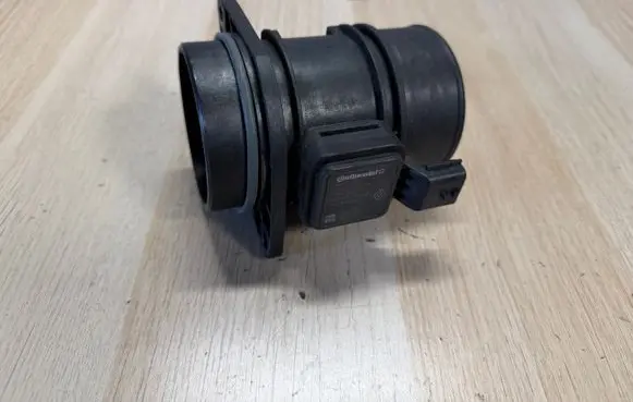 Nissan Note (E12) Mass air flow meter 8200651315 5WK97020
