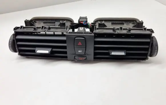 BMW 4 F32 F33 Dash center air vent grill 9347436
