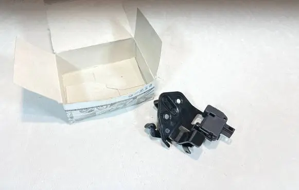 Skoda Octavia Mk2 (1Z) Tailgate/trunk/boot lock/catch/latch 1Z0827511