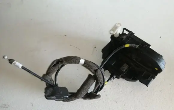 Nissan Note (E11) Front door lock