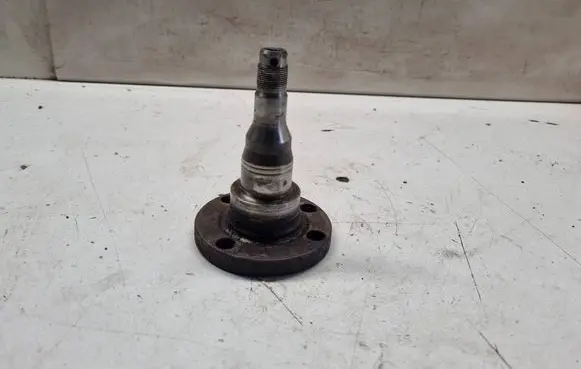 Volkswagen Golf III Stub axle 