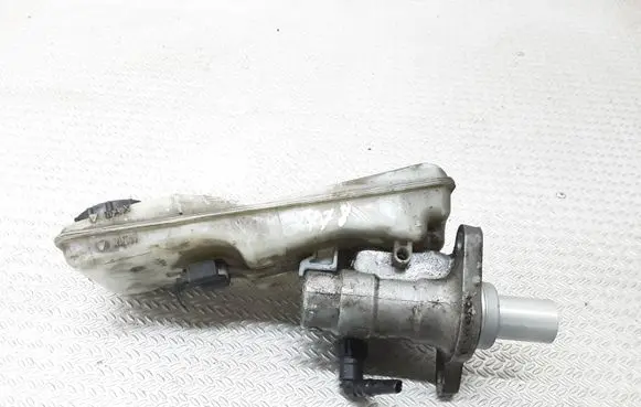 Master brake cylinder