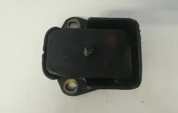 Mitsubishi Pajero Engine mount bracket mr210868
