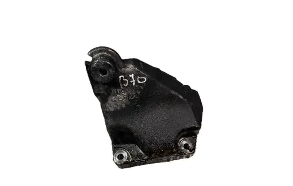 Mercedes-Benz C AMG W204 Engine mounting bracket A1562232204