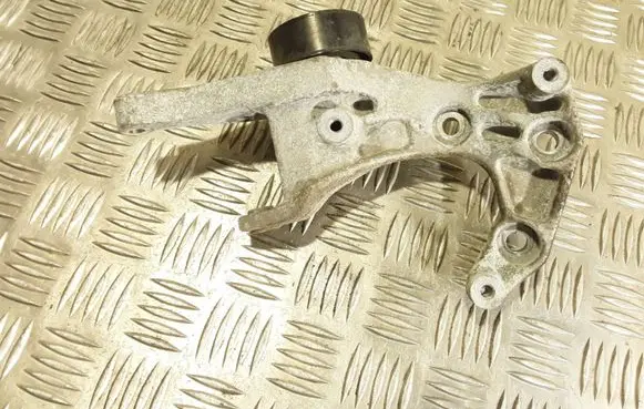Opel Meriva B Generator/alternator bracket 