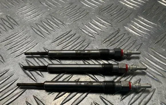 Volkswagen Golf VI Glow plug 059963319F