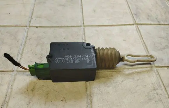 Audi A6 S6 C5 4B Central locking motor 4B9962115