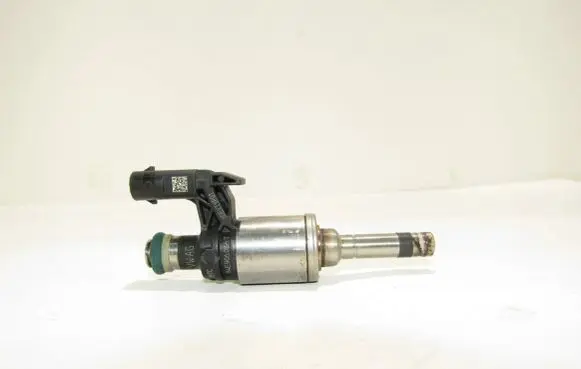 Skoda Yeti (5L) Fuel injector 04E906036T