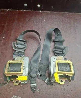 Mercedes-Benz E W211 Front seatbelt 561014601 008L000 561014701