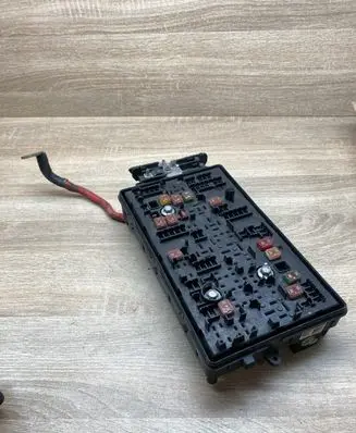 Opel Insignia A Fuse module 13275881 13222782