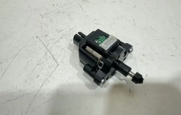 Mercedes-Benz ML W166 Headlight level adjustment motor 1307220053