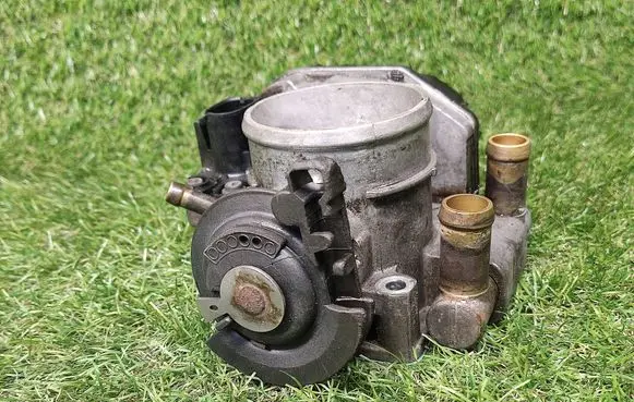 Audi A4 S4 B5 8D Throttle valve 058133063H