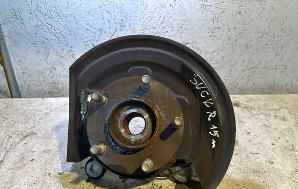 Nissan Juke I F15 Front wheel hub