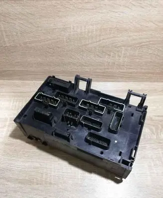 Chrysler Voyager Fuse module 04727458AC