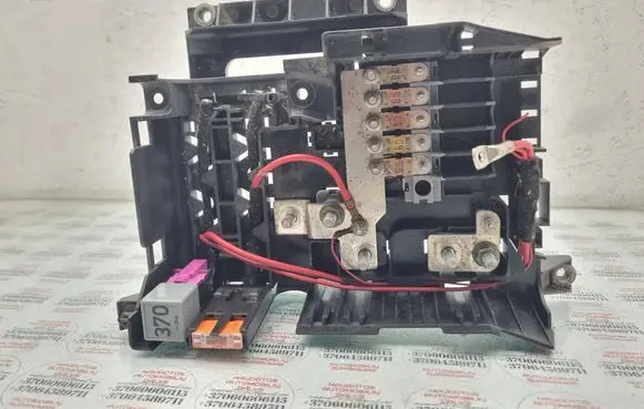 Audi Q7 4L Fuse module 7L0937548C