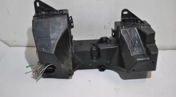 Jaguar XF X250 Relay mounting block 8X2T14290TC