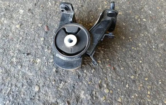 Toyota Mirai Engine mount bracket