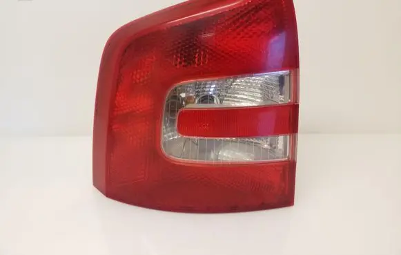 Skoda Octavia Mk2 (1Z) Rear/tail lights 27592102 1Z9945257