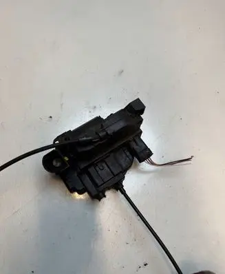 Renault Clio III Front door lock 3213
