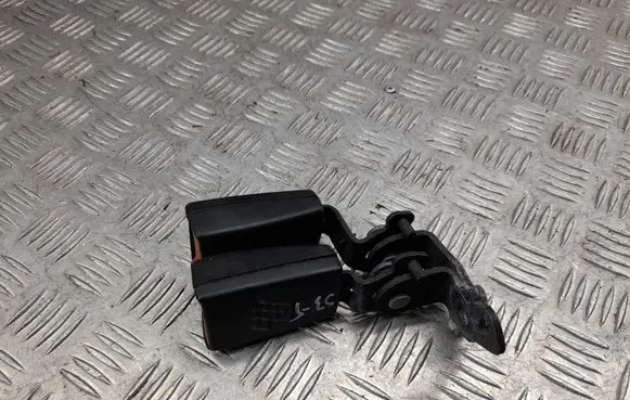 Audi A3 S3 8V Middle seatbelt buckle (rear) 8V0857739A