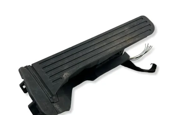 Volkswagen PASSAT B7 Accelerator throttle pedal 6PV01104005 1K2721503AJ