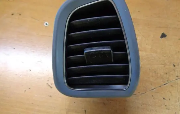 Hyundai i20 (GB IB) Dashboard side air vent grill/cover trim