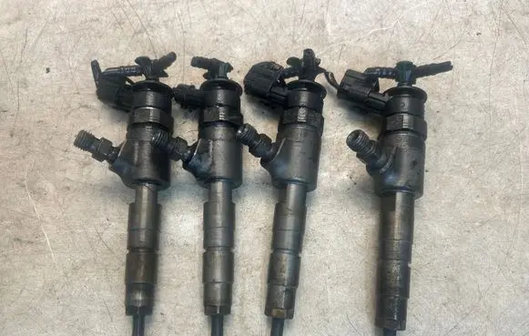 Ford C-MAX II Fuel injectors set 0445110489