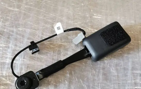 Tesla Model 3 Front seatbelt buckle 1090323-C1-D