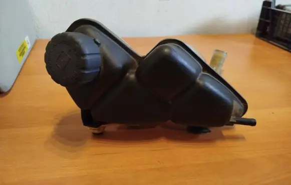 Mercedes-Benz A W168 Coolant expansion tank/reservoir 1685000249