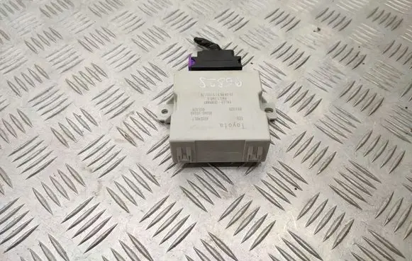 Toyota Avensis T250 Window wiper relay 8594005040