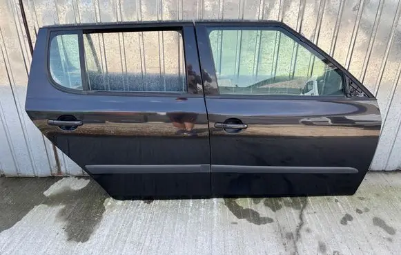 Skoda Fabia Mk2 (5J) Front door 9910