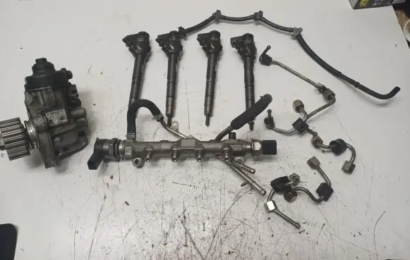 Volkswagen Golf VII Fuel injection system set 0445010537 04L130755D 04L130277AJ