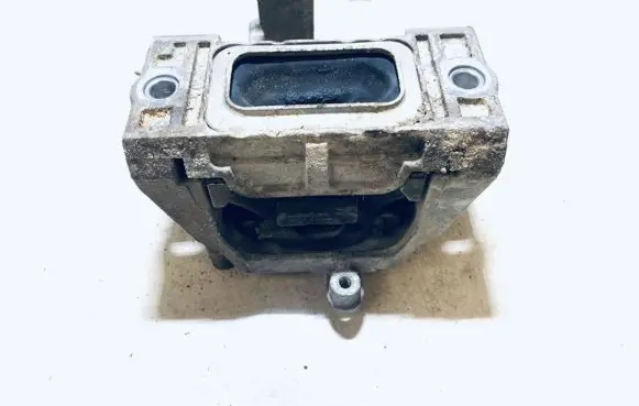 Volkswagen Touran I Engine mount bracket 1k0199262