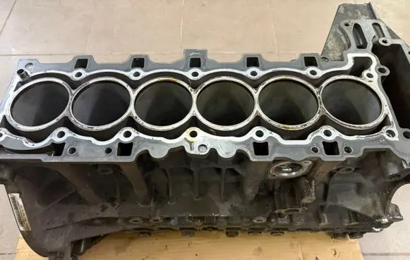 BMW 1 E82 E88 Engine block 7558325 N52B30AF N52B30