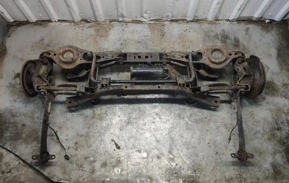 Ford C-MAX I Rear axle beam 