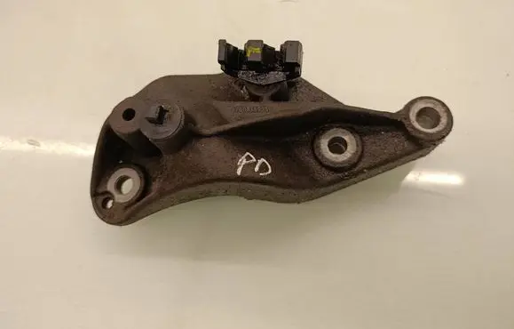 Opel Vivaro Engine mount bracket 8200818975