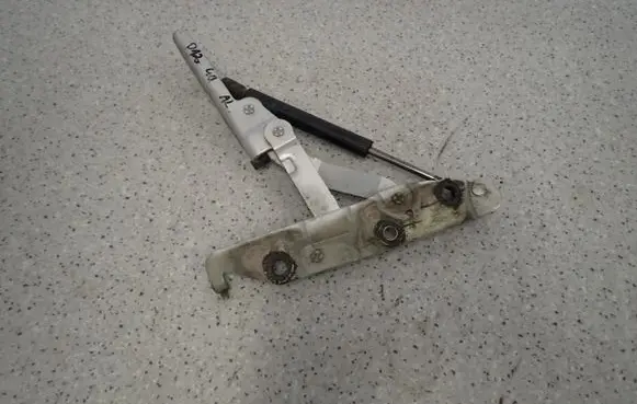 Nissan Primera Tailgate/trunk/boot hinge