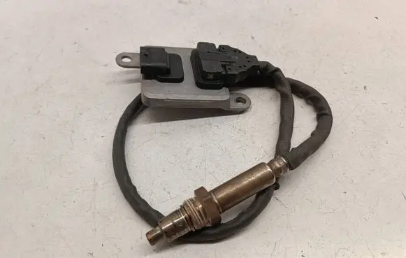 Mercedes-Benz Vito Viano W447 Lambda probe sensor A0009050108 1705030692 0009050108
