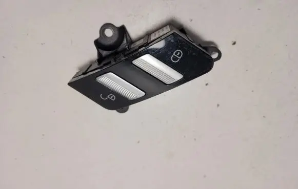 Mercedes-Benz S W221 Central locking switch button A2218213151 03371030100