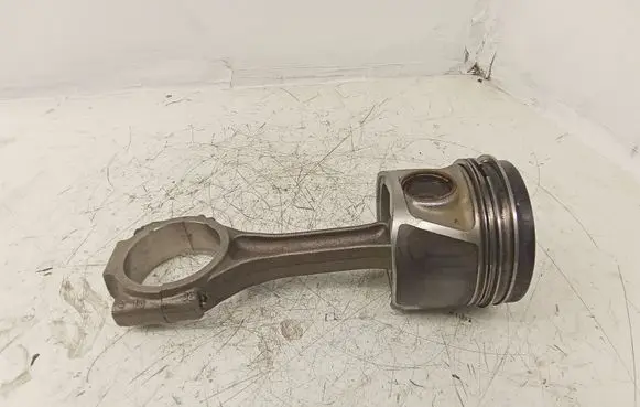 Volkswagen Tiguan Piston with connecting rod