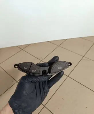 Ford Focus Windscreen/window heater switch YS4T19A945BA