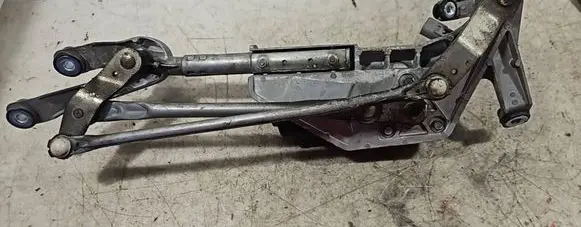 Honda CR-V Front wiper linkage and motor 001222