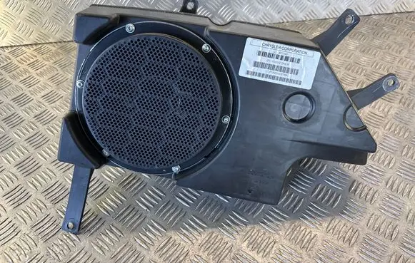 Jeep Cherokee Subwoofer speaker 26777AF F1AA293161990 05091212AB