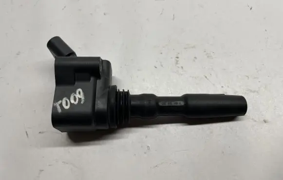 Volkswagen Jetta VII High voltage ignition coil 04E905199G