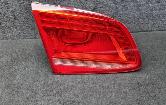 Tailgate rear/tail lights